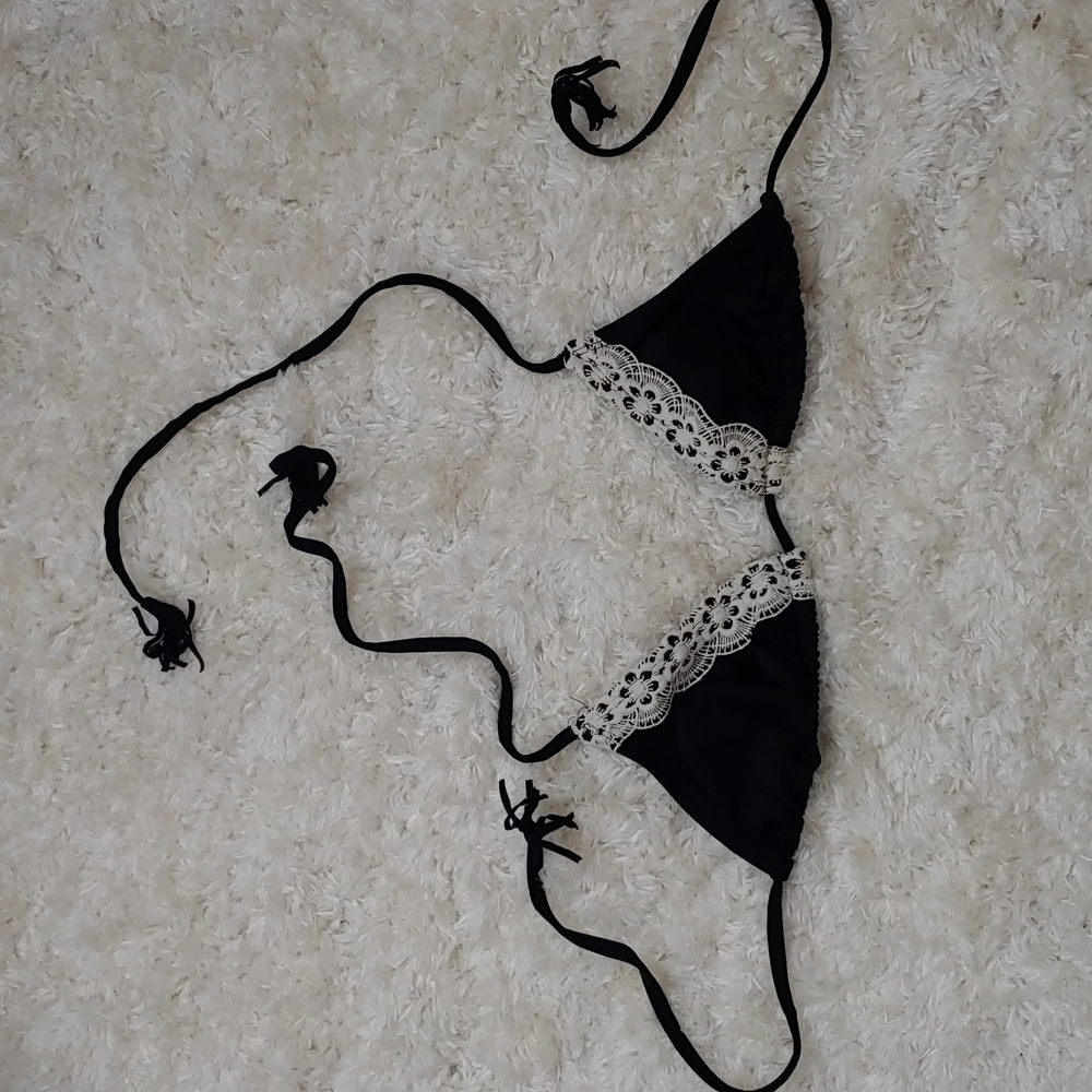 ⭐️Op black with cream lace triangle swim top